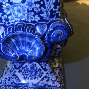 Een grote blauwwitte Delftse obelisk, 17/18e eeuw — foto 26