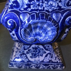 Een grote blauwwitte Delftse obelisk, 17/18e eeuw — foto 28