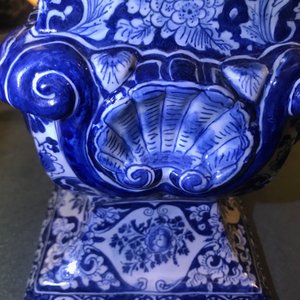 Een grote blauwwitte Delftse obelisk, 17/18e eeuw — foto 30