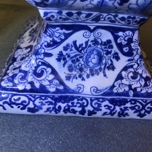 Een grote blauwwitte Delftse obelisk, 17/18e eeuw — foto 31