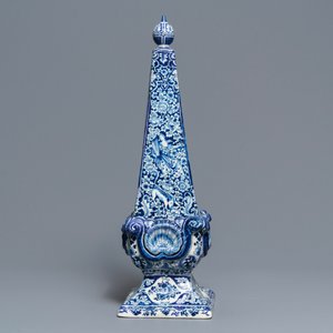 Een grote blauwwitte Delftse obelisk, 17/18e eeuw — foto 4