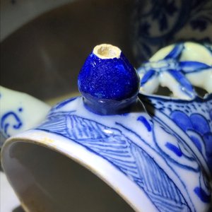 Een grote blauwwitte Delftse ringvormige puzzelkan, 1e kwart 18e eeuw — foto 8