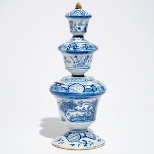 Een grote blauwwitte Delftse spaarpot met polychrome knop, 1e helft 18e eeuw — foto 2