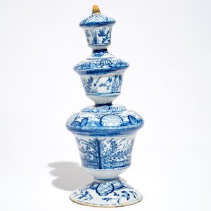 Een grote blauwwitte Delftse spaarpot met polychrome knop, 1e helft 18e eeuw — foto 5