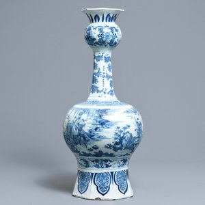 Een grote blauwwitte Delftse vaas met chinoiserie decor, eind 17e eeuw — foto 2