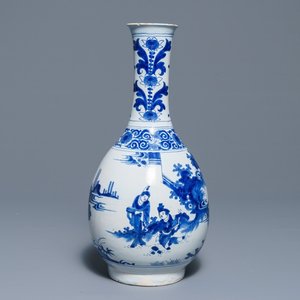 Een grote blauwwitte flesvormige vaas met chinoiserie decor, Nevers, Frankrijk, 17e eeuw — foto 1