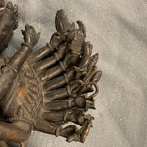 Een grote bronzen groep van Mahakala met Yab-Yum, Tibet, 19e eeuw — foto 28