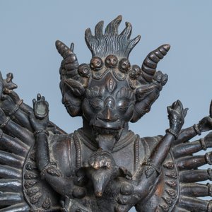 Een grote bronzen groep van Mahakala met Yab-Yum, Tibet, 19e eeuw — foto 8