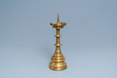 Een grote bronzen kandelaar, Vlaanderen, 16e eeuw