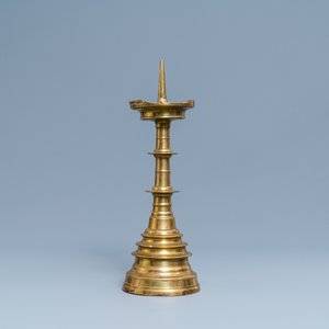 Een grote bronzen kandelaar, Vlaanderen, 16e eeuw — foto 4