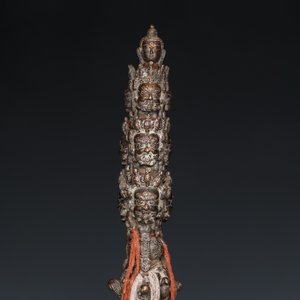 Een grote bronzen phurba, Tibet, 19e eeuw — foto 7