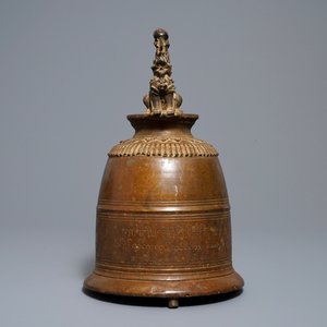 Een grote bronzen tempelbel met inscriptie, Birma, 19e eeuw — foto 2