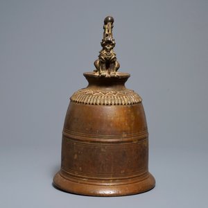 Een grote bronzen tempelbel met inscriptie, Birma, 19e eeuw — foto 4