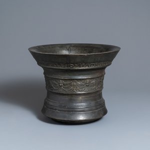 Een grote bronzen vijzel met inscriptie en gedateerd 1615, Hubert Renard, Rijsel — foto 1