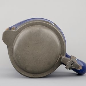 Een grote Brussels aardewerken dubbele liter kruik met tinnen deksel, ca. 1800 — foto 7