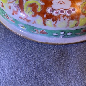 Een grote Chinese 'Bencharong' dekselkom voor de Thaise markt, midden 18e eeuw — foto 9
