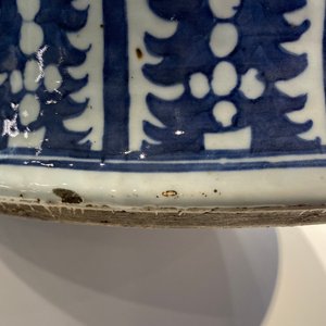 Een grote Chinese blauw-witte dekselvaas, 19e eeuw — foto 19