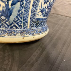 Een grote Chinese blauw-witte dekselvaas, Kangxi — foto 15