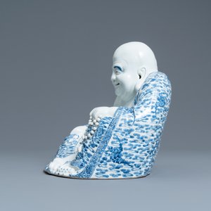 Een grote Chinese blauw-witte figuur van Boeddha, Fujian Huiguang merk, Republiek — foto 5