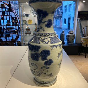 Een grote Chinese blauw-witte 'herten en kraanvogels' vaas, Qianlong — foto 12
