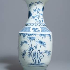 Een grote Chinese blauw-witte 'herten en kraanvogels' vaas, Qianlong — foto 3