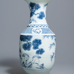 Een grote Chinese blauw-witte 'herten en kraanvogels' vaas, Qianlong — foto 4