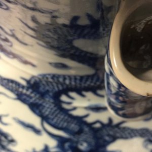 Een grote Chinese blauw-witte hu vaas met draken, 19e eeuw — foto 13