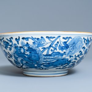Een grote Chinese blauw-witte kom met boeddhistische leeuwen, Transitie periode — foto 2