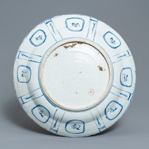 Een grote Chinese blauw-witte kraakporseleinen schotel met kwartels, Wanli — foto 2