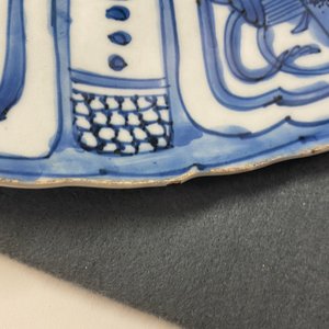 Een grote Chinese blauw-witte kraakporseleinen schotel met kwartels, Wanli — foto 4