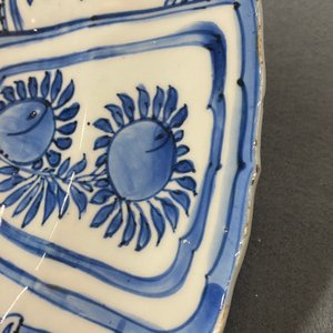 Een grote Chinese blauw-witte kraakporseleinen schotel met kwartels, Wanli — foto 5