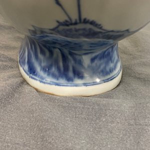 Een grote Chinese blauw-witte 'moonflask' vaas met herten, Qianlong merk en periode — foto 49