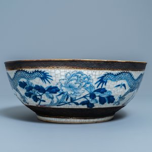 Een grote Chinese blauw-witte Nanking craquelé kom, 19e eeuw — foto 3