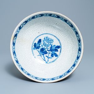 Een grote Chinese blauw-witte Nanking craquelé kom, 19e eeuw — foto 6