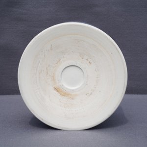 Een grote Chinese blauw-witte penselenbeker, bitong, Transitie periode — foto 21