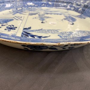 Een grote Chinese blauw-witte 'Romance of the Western chamber' schotel, Qianlong — foto 7