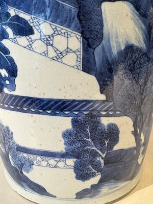 Een grote Chinese blauw-witte rouleauvaas met 'Guo Ziyi 郭子儀拜壽' decor, Kangxi — foto 16