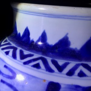 Een grote Chinese blauw-witte vaas met figuratief decor, Transitie periode — foto 11