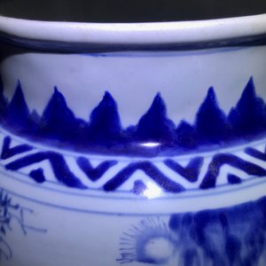 Een grote Chinese blauw-witte vaas met figuratief decor, Transitie periode — foto 8