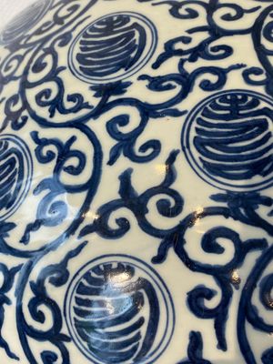 Een grote Chinese blauw-witte vaas met shou-decor, Wanli merk maar wellicht Republiek — foto 11