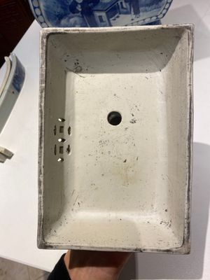 Een grote Chinese blauw-witte vijfdelige altaargarnituur, 19e eeuw — foto 39