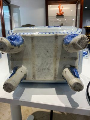 Een grote Chinese blauw-witte vijfdelige altaargarnituur, 19e eeuw — foto 41