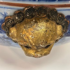 Een grote Chinese blauw-witte viskom met landschapsdecor, Qianlong — foto 35