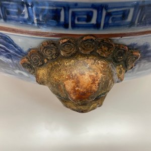 Een grote Chinese blauw-witte viskom met landschapsdecor, Qianlong — foto 36
