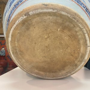 Een grote Chinese blauw-witte viskom met landschapsdecor, Qianlong — foto 42