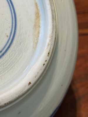 Een grote Chinese blauw-witte wierookbrander met boeddhistisch decor, Kangxi — foto 16