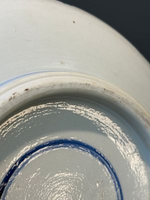 Een grote Chinese blauw-witte wierookbrander met boeddhistisch decor, Kangxi — foto 17