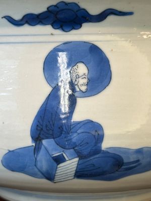 Een grote Chinese blauw-witte wierookbrander met boeddhistisch decor, Kangxi — foto 6