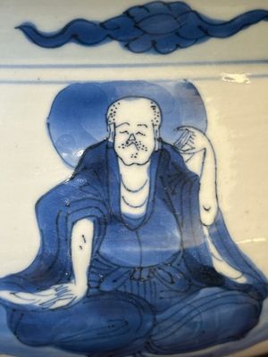 Een grote Chinese blauw-witte wierookbrander met boeddhistisch decor, Kangxi — foto 8