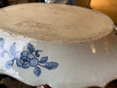 Een grote Chinese blauw-witte 'Xi Xiang Ji' schotel, Qianlong — foto 9